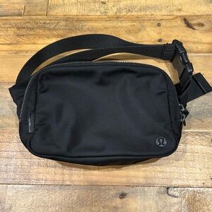 Lululemon Everywhere Belt Bag Large 2L
1 x Black - was $48 + tax
